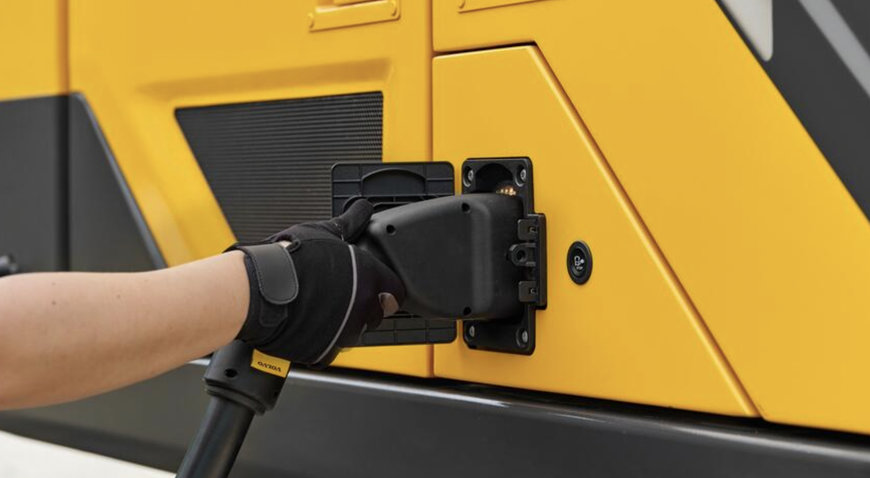 VOLVO CE LANCE LA PELLE EC230 ELECTRIC DE TAILLE MOYENNE EN EUROPE